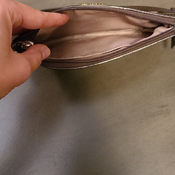 New without tags, tan and brown Coach wristlet - Picture 5 of 6